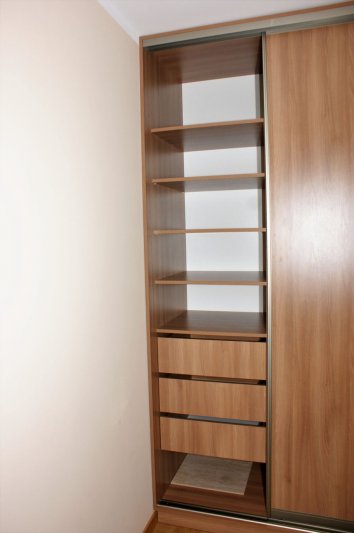 Zabudowa mieszkania — kuchnia, szafy w pokojach i przedpokój — zdjęcie 4