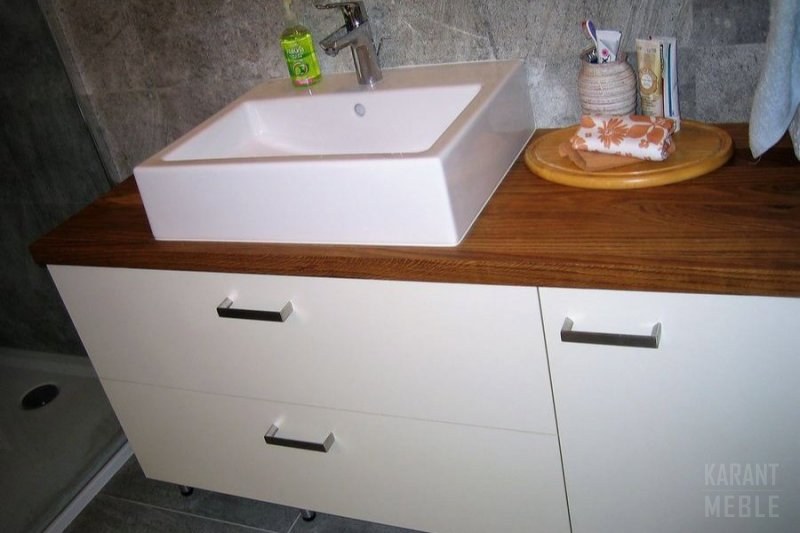 Meble łazienkowe — fornir i MDF, lakier mat