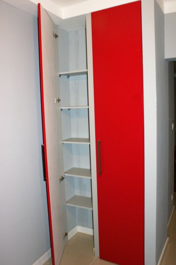 Szafa — czerwone fronty uchylne, MDF, lakier mat — zdjęcie 3