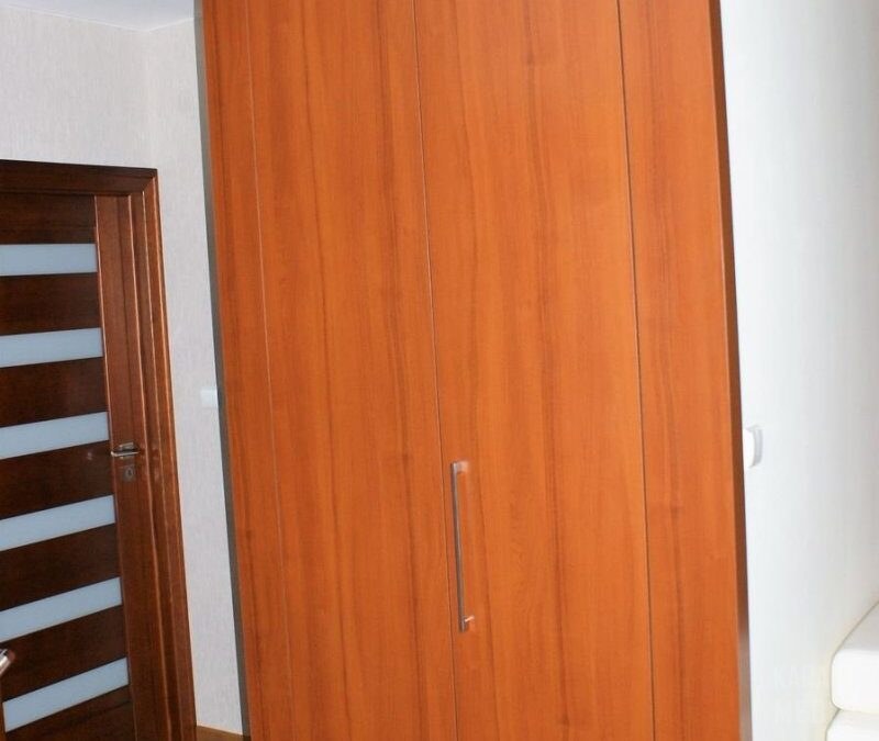 Szafa — drzwi składane z płyty laminowanej
