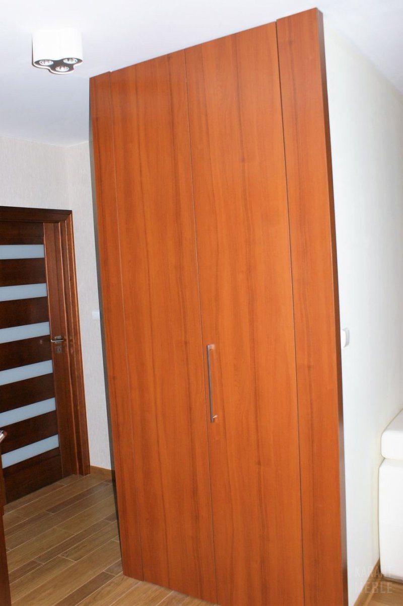 Szafa — drzwi składane z płyty laminowanej