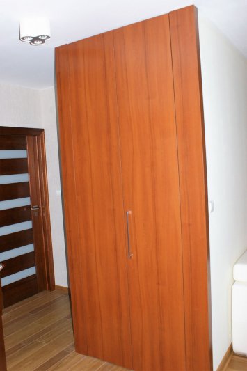 Szafa — drzwi składane z płyty laminowanej — zdjęcie 2