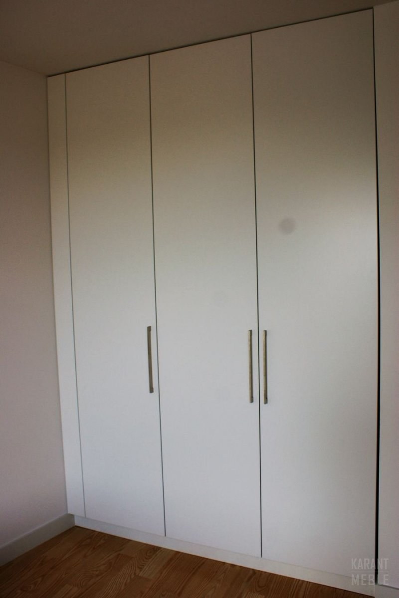 Szafa z frontami uchylnymi — MDF, lakier mat